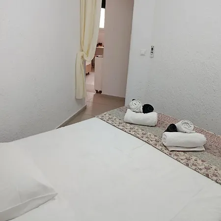 Nikolas House Close To Town Apartment